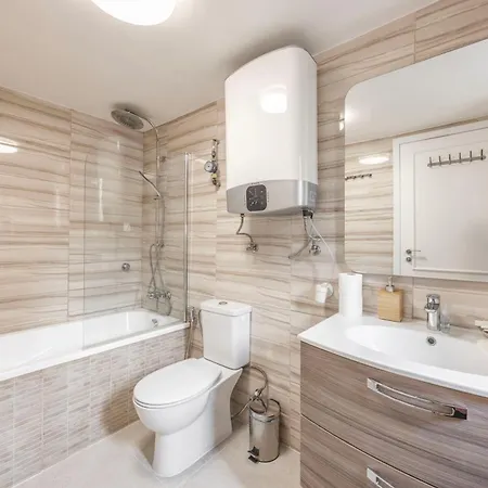 Exclusive 2bdrm By Prestige Homes Lejlighed