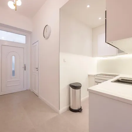 Exclusive 2bdrm By Prestige Homes شقة