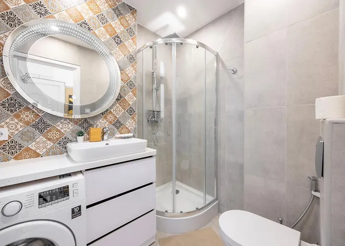 Exclusive 2bdrm By Prestige Homes Apartament