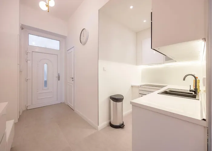 Exclusive 2bdrm By Prestige Homes Apartament